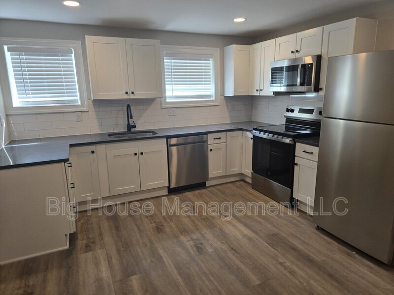 Foto principal - 707 Druid Park Lake Dr