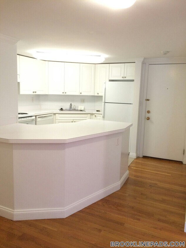 Primary Photo - 1539 Beacon St