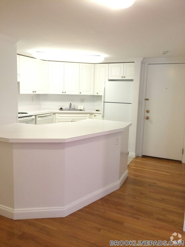Building Photo - 1539 Beacon St