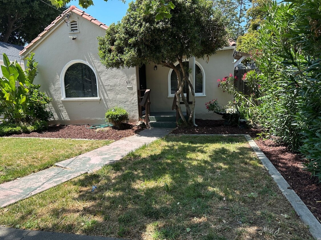 Primary Photo - 631 Jackson St