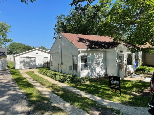 Building Photo - Two bedroom house!  With garage