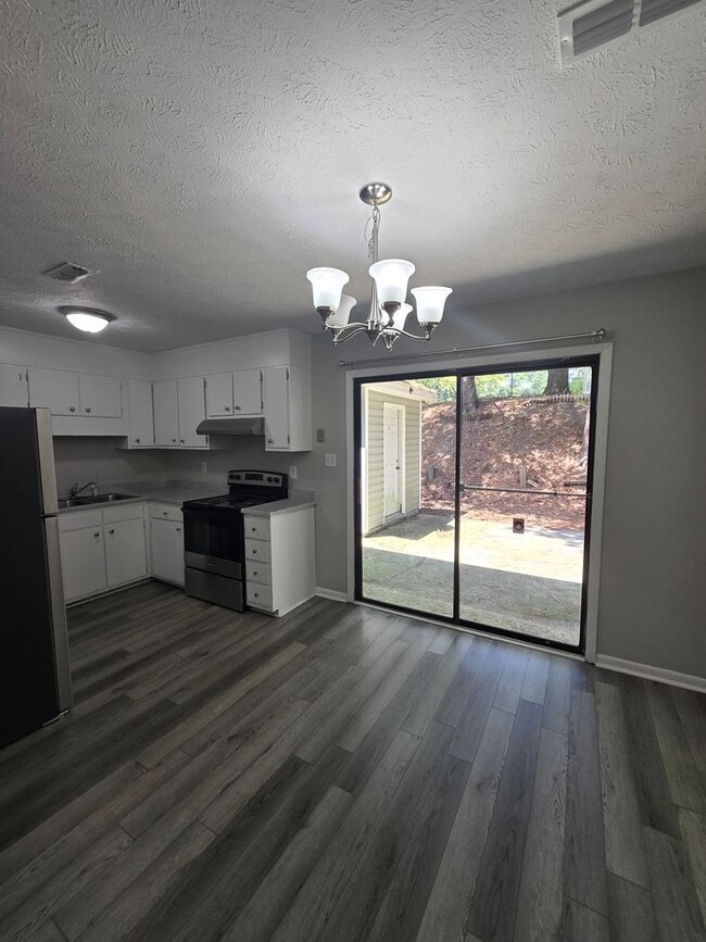Building Photo - 504 Mill Cove