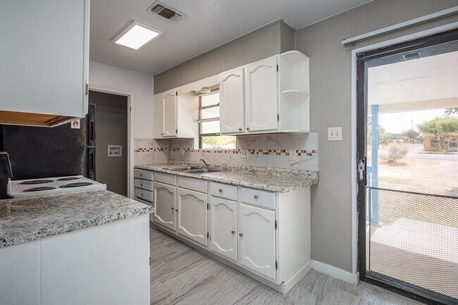 Building Photo - 712 Sage Dr