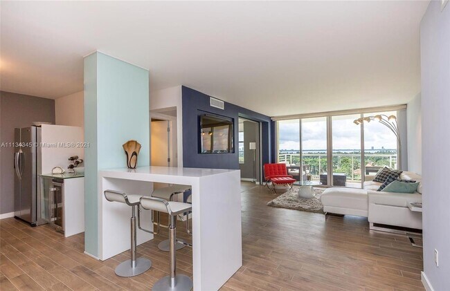 Building Photo - 5600 Collins Ave