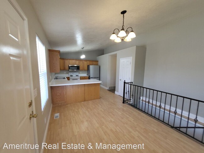 Foto del edificio - 3 br, 2 bath House - 866 W 200 N
