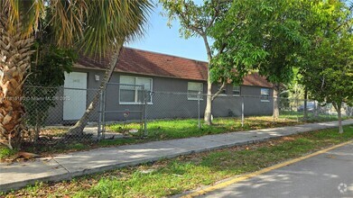 Building Photo - 1401 NW 1st Ave