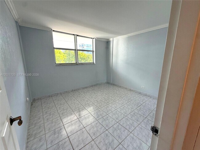 Foto del edificio - 3660 NE 166th St