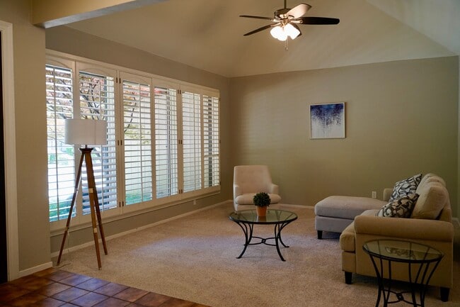 Building Photo - 836 E Serena Ave