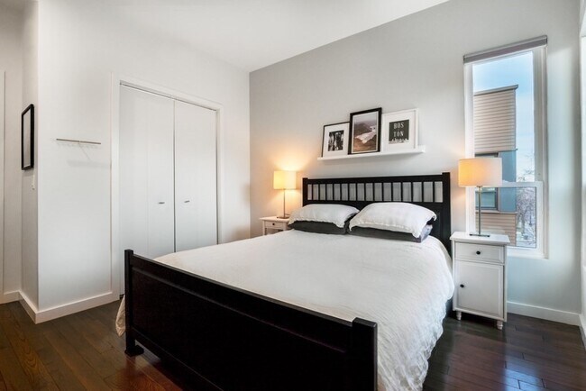 Foto del edificio - 168 Hyde Park Ave