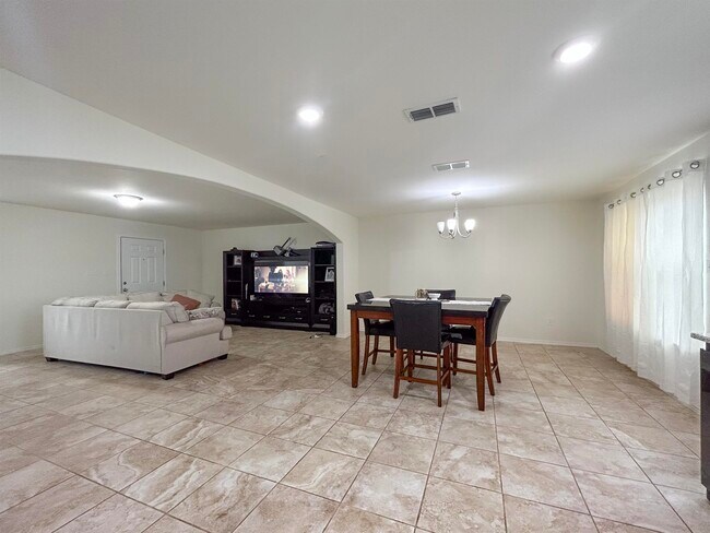 Building Photo - 2037 Port Louisiana Dr