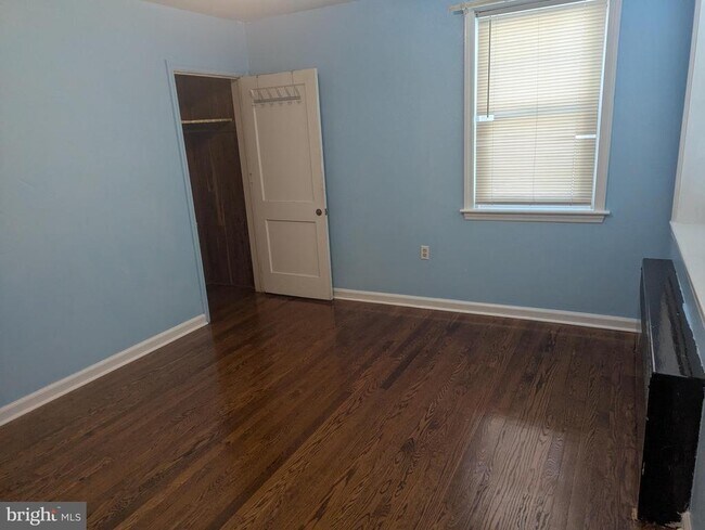 Building Photo - 1330 Park Ave