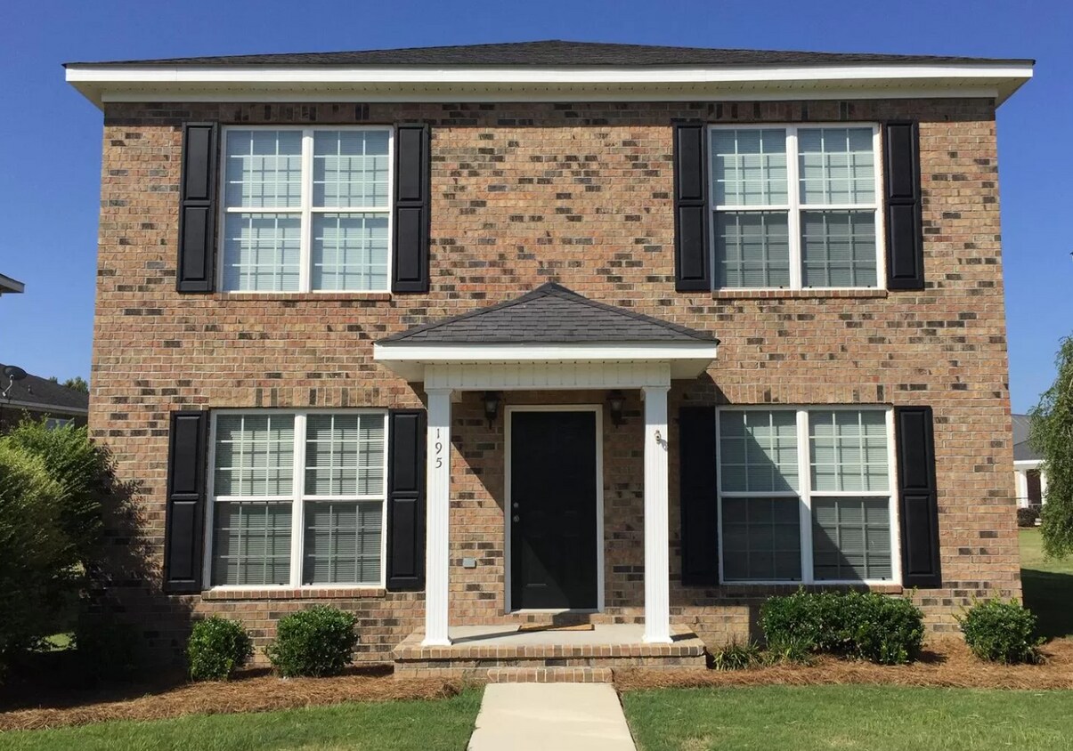 Primary Photo - 202 Herschel Dr