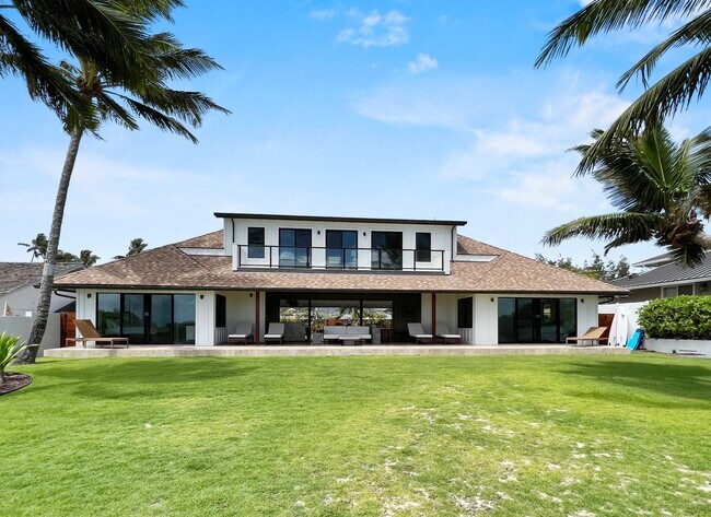 Foto del edificio - Modern Beachfront Estate w/Private Pool/Spa, Ocean View & AC: Kailua Beach Villa