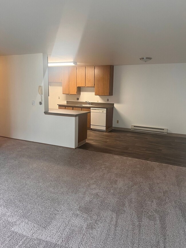 Building Photo - Lakeview Court Apartments