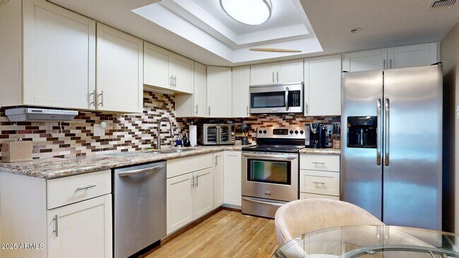 Foto del edificio - 7950 E Camelback Rd