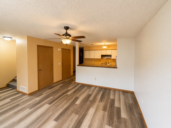 Foto del edificio - 4 Bedroom Westside Townhome | Great Location | Low-Maintenance Living