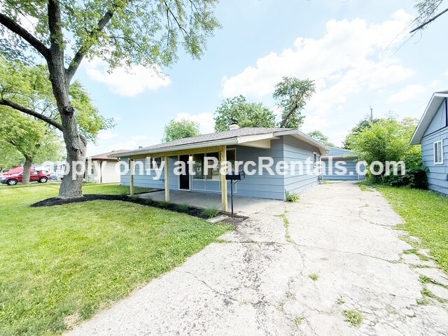 Foto principal - 3301 Chrysler St