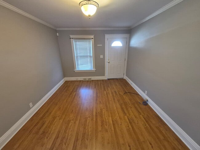 Building Photo - 23 Ash St