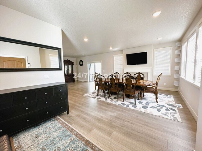 Foto del edificio - 4BD I 2.5BA - Park-Pool-Gym Included!