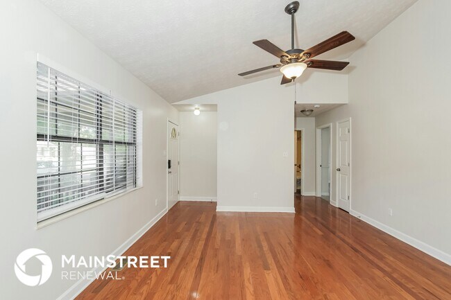 Foto del edificio - 7456 Lyle Bend Ln