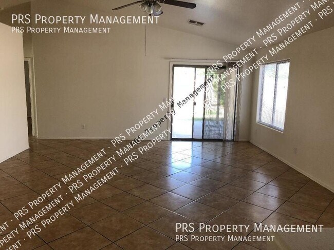 Building Photo - New Listing