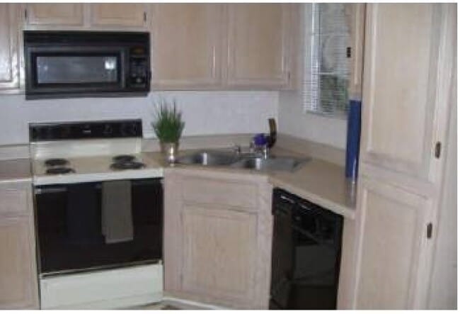 Building Photo - 9450 E Becker Ln