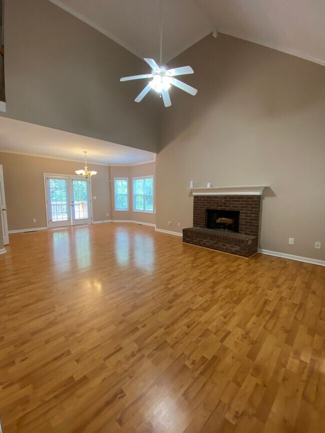 Building Photo - Pre-Leasing for March 1st- Lovely 3 bedroo...