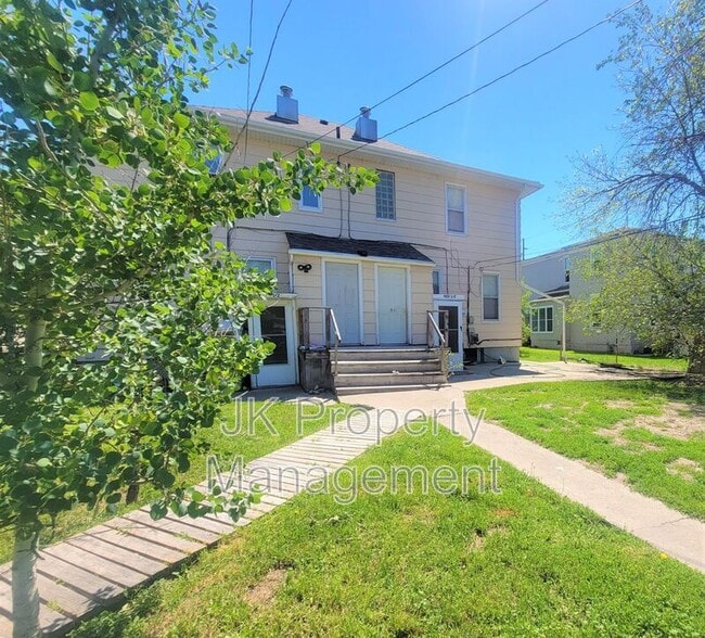 Building Photo - 911 5th Ave N