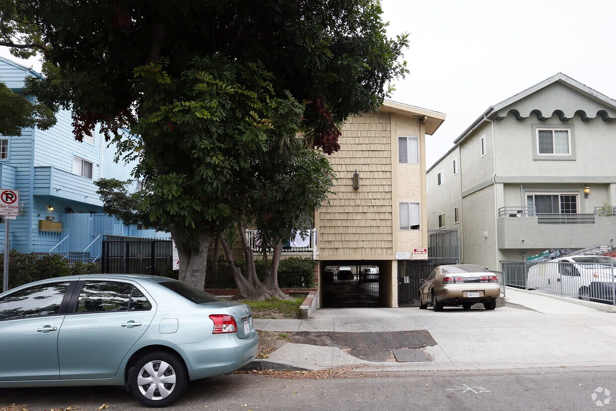 Building Photo - 3329 Keystone Ave