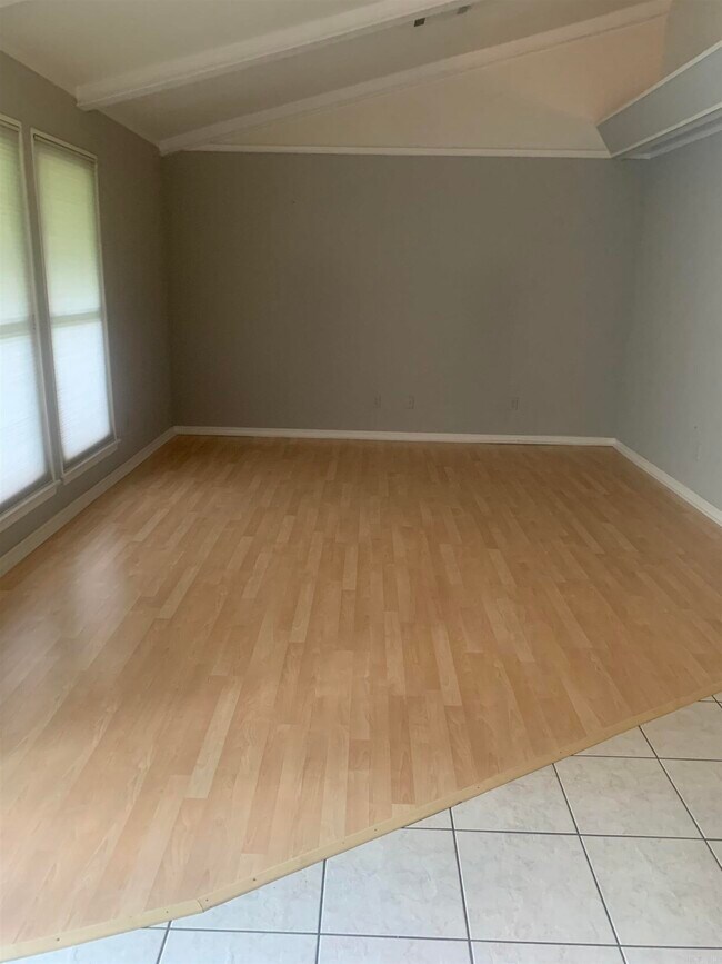 Foto del edificio - 107 Ambrose Ln