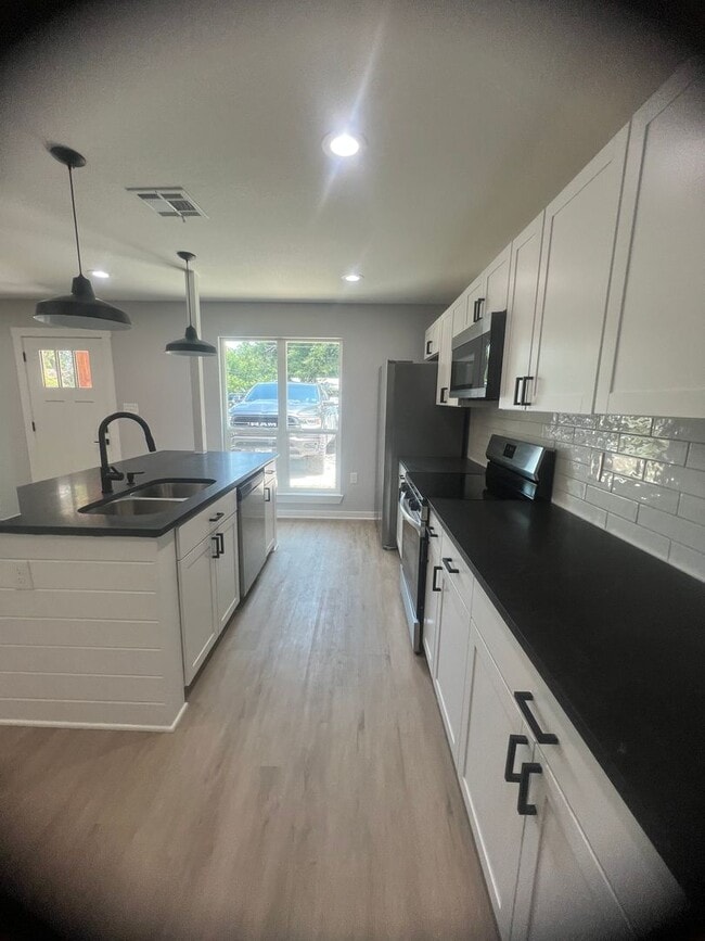 Building Photo - BRAND NEW LACY LAKEVIEW BUILD