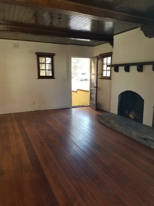 Living room leading to courtyard - 3201 Manhattan Ave