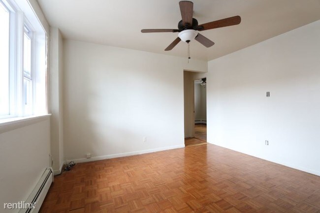 Building Photo - 2301 W 25th St