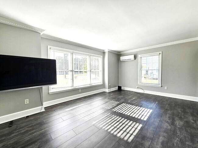 Building Photo - 8681 Mar Lynn Dr