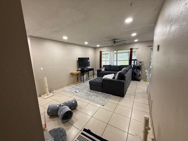 Foto del edificio - 5860 Mattox St