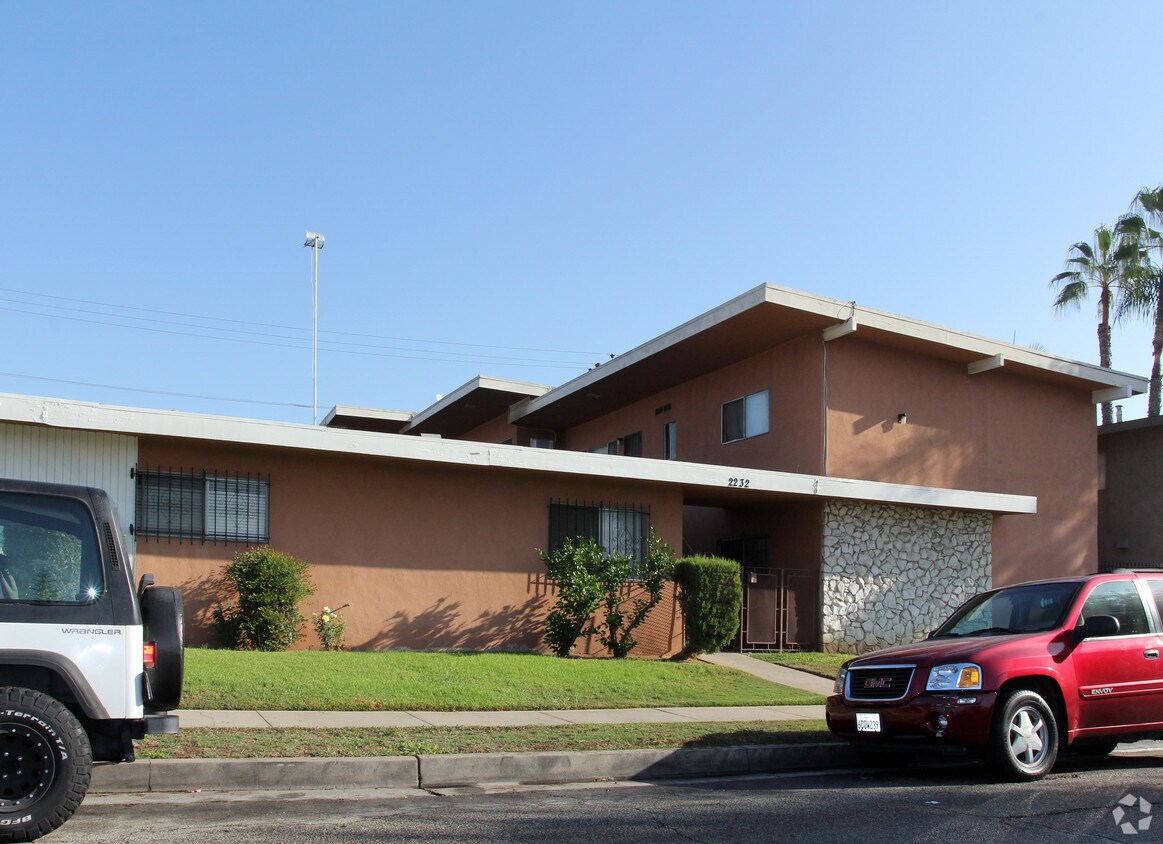 Comunidad - 2232 W Via Corona