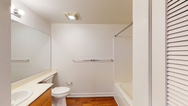 Interior Photo - Edgewater