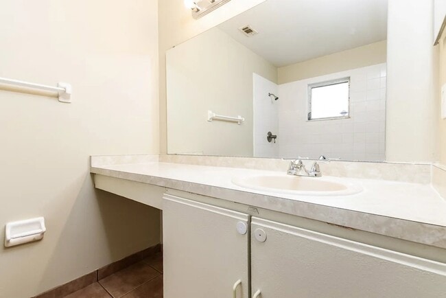 Foto del edificio - 13032 Baltimore Woods Ln