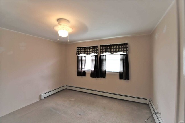 Building Photo - 560 N Newbridge Rd