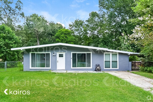 Building Photo - 1008 Woodburn Dr