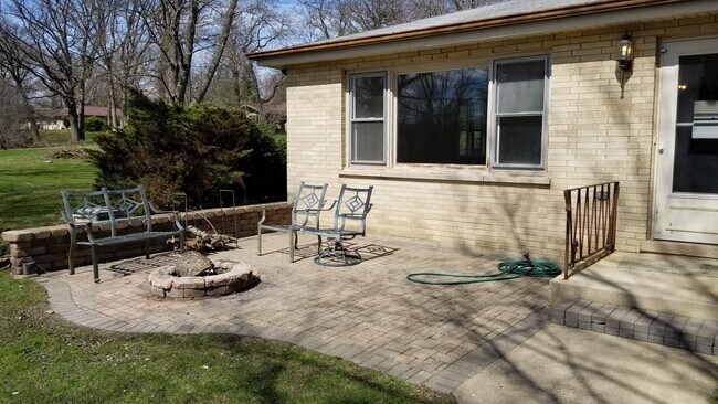 Foto del edificio - 29W730 North Ave