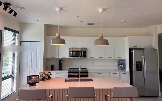 Building Photo - 8001 NW 41st St