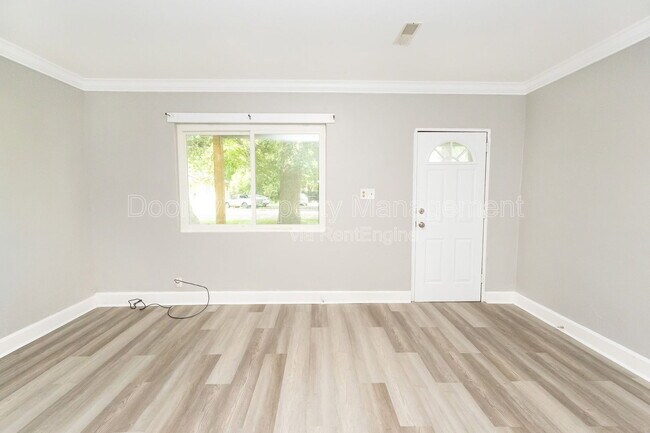 Building Photo - 1301 N Orchard Knob Ave