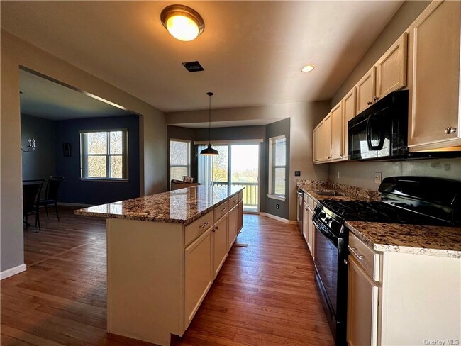 Building Photo - 9 Bridle Ct