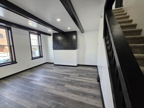 Building Photo - 2708 Cobden St