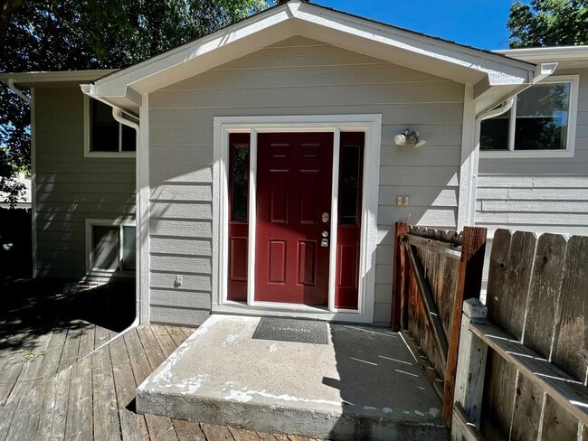 Foto del edificio - Updated 5 Bed 2 Bath House Near Old Town!