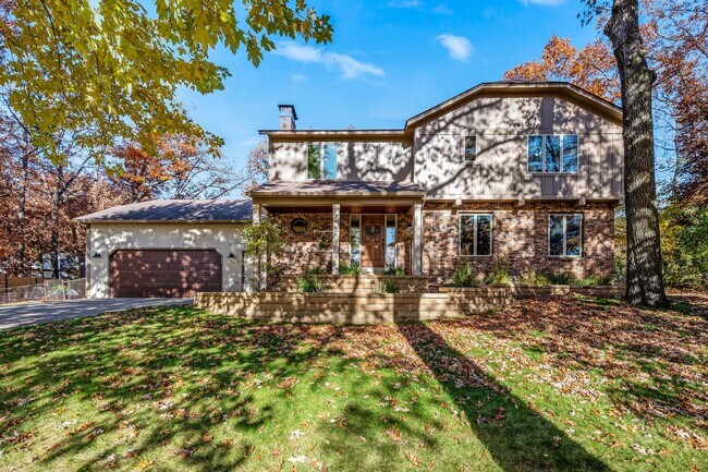 Foto del edificio - Stunning Remodeled 4BR Home w/ Pond View &...