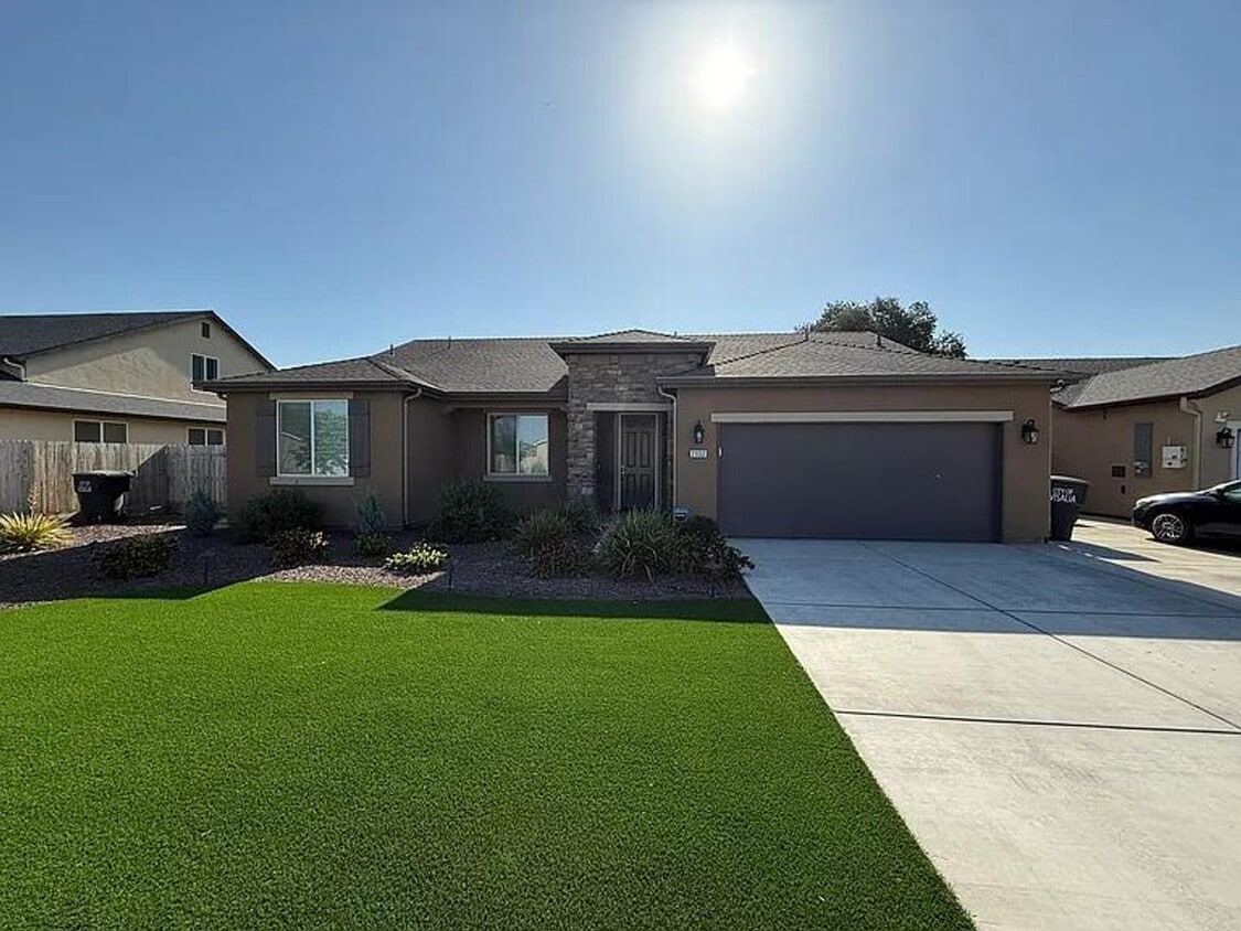 Primary Photo - Welcome to this spacious and well-maintain...