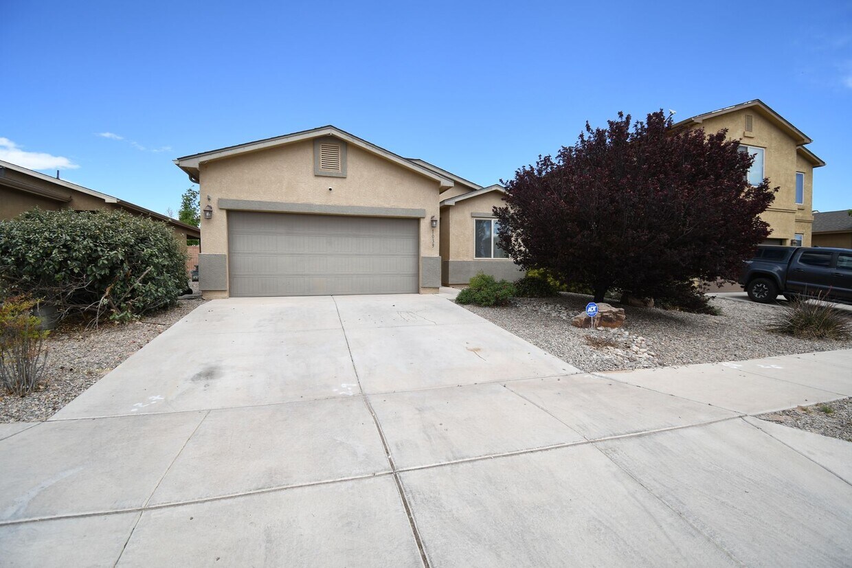 Foto principal - Beautiful Single Story ------3 Bedroom 2 B...