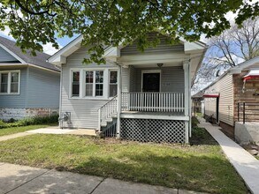 Building Photo - 10108 S State St